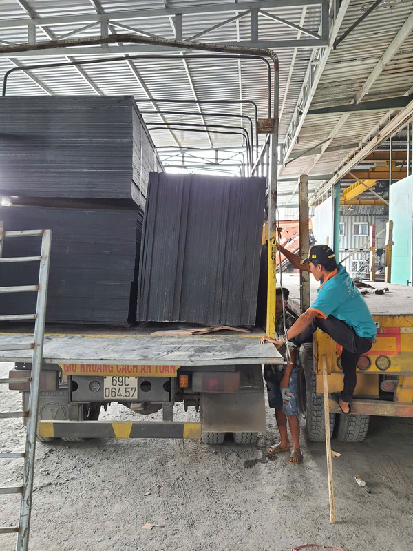 Hình ảnh đóng hàng và vận chuyển Sáng Tạo Việt